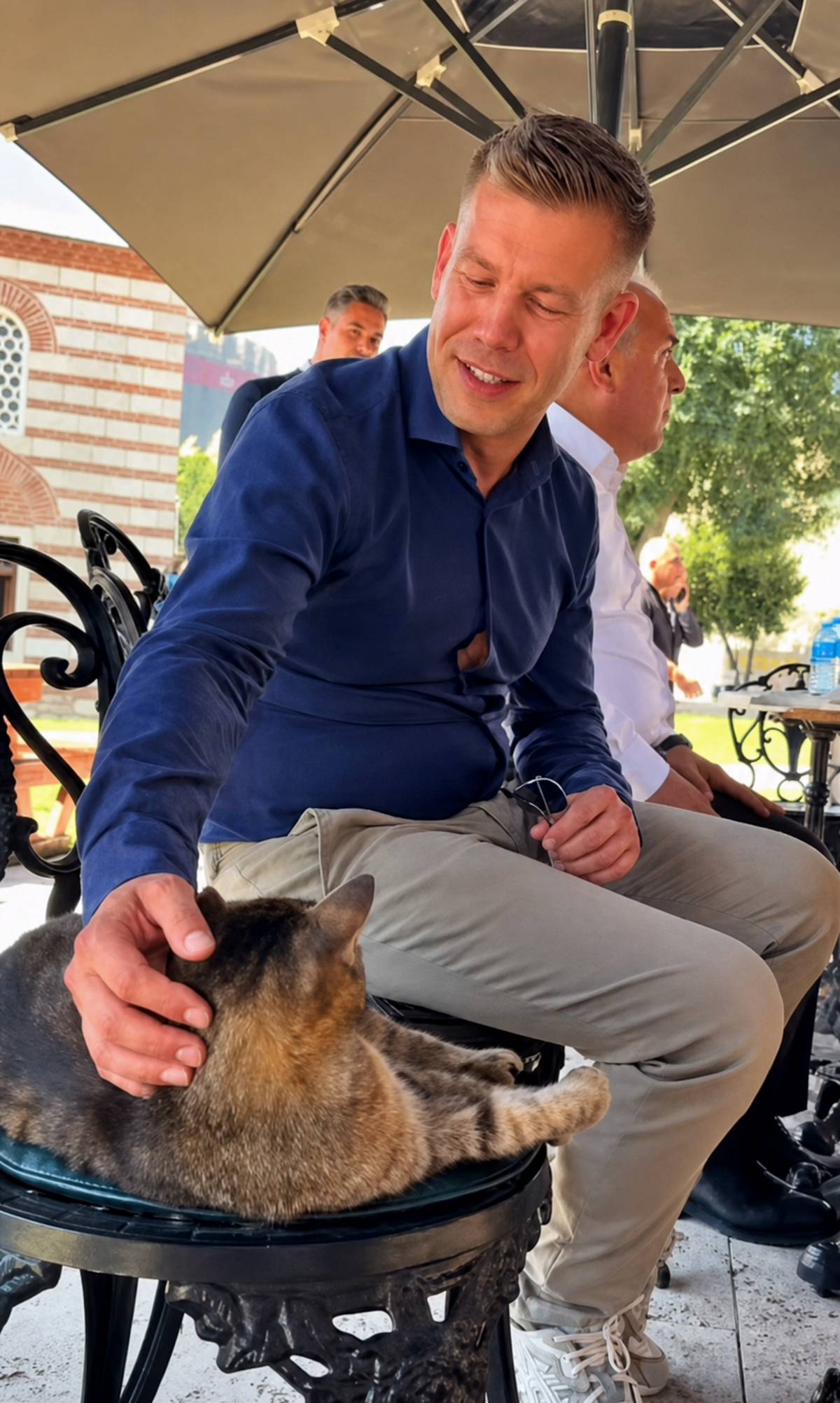 yabanci-turistler-neden-kedileri-seviyor-4.jpg