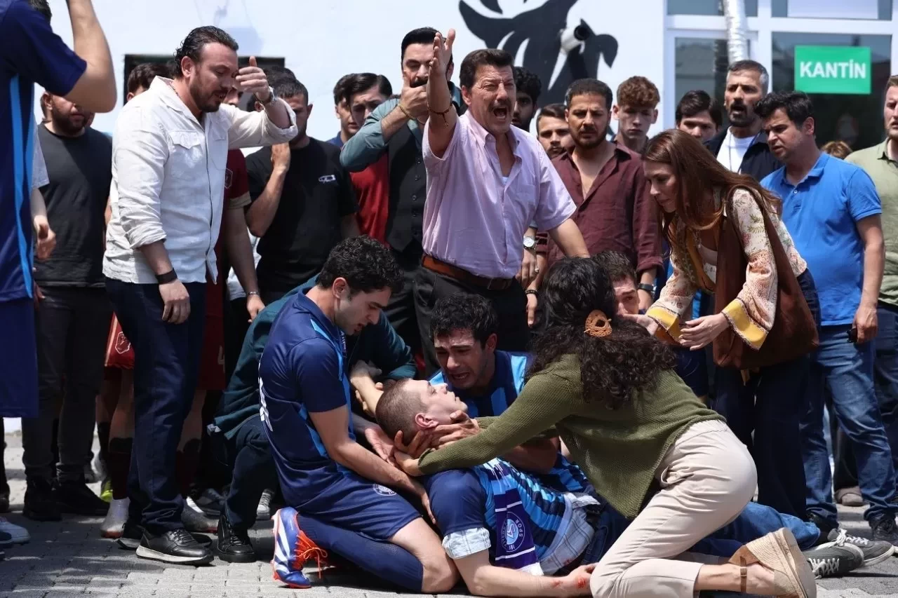 bbhr-alti-ustu-istanbul-dizisi-oyuncu-kadrosu-ve-karakterleri.webp
