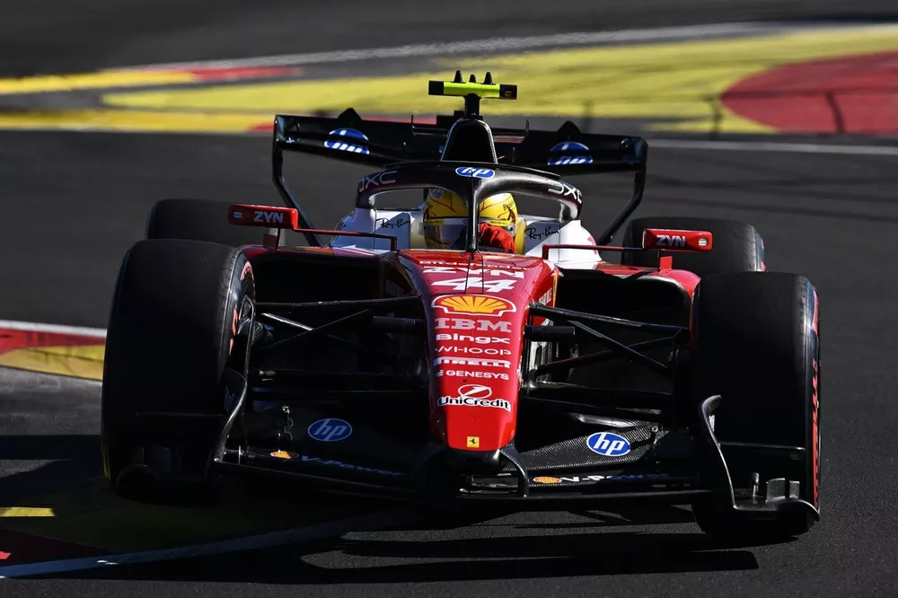 lewis-hamilton-ferrari.webp