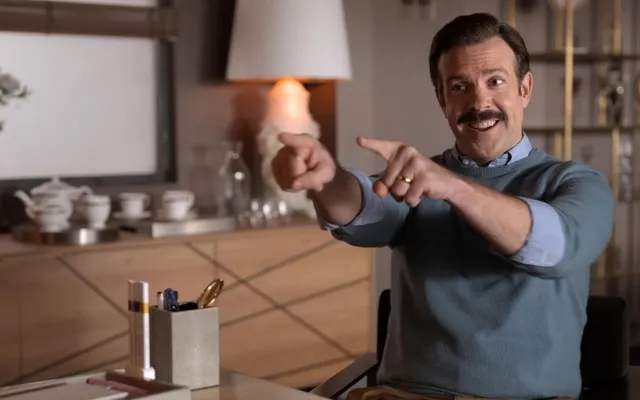apple-tv-plus-ted-lasso-jason-sudeikis-dizi-sahnesi.webp