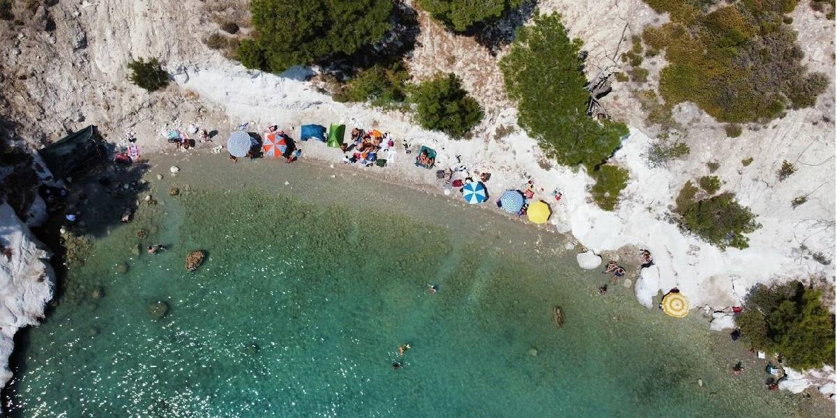 karaburun-beyaz-kayalar-koyu-2.jpg