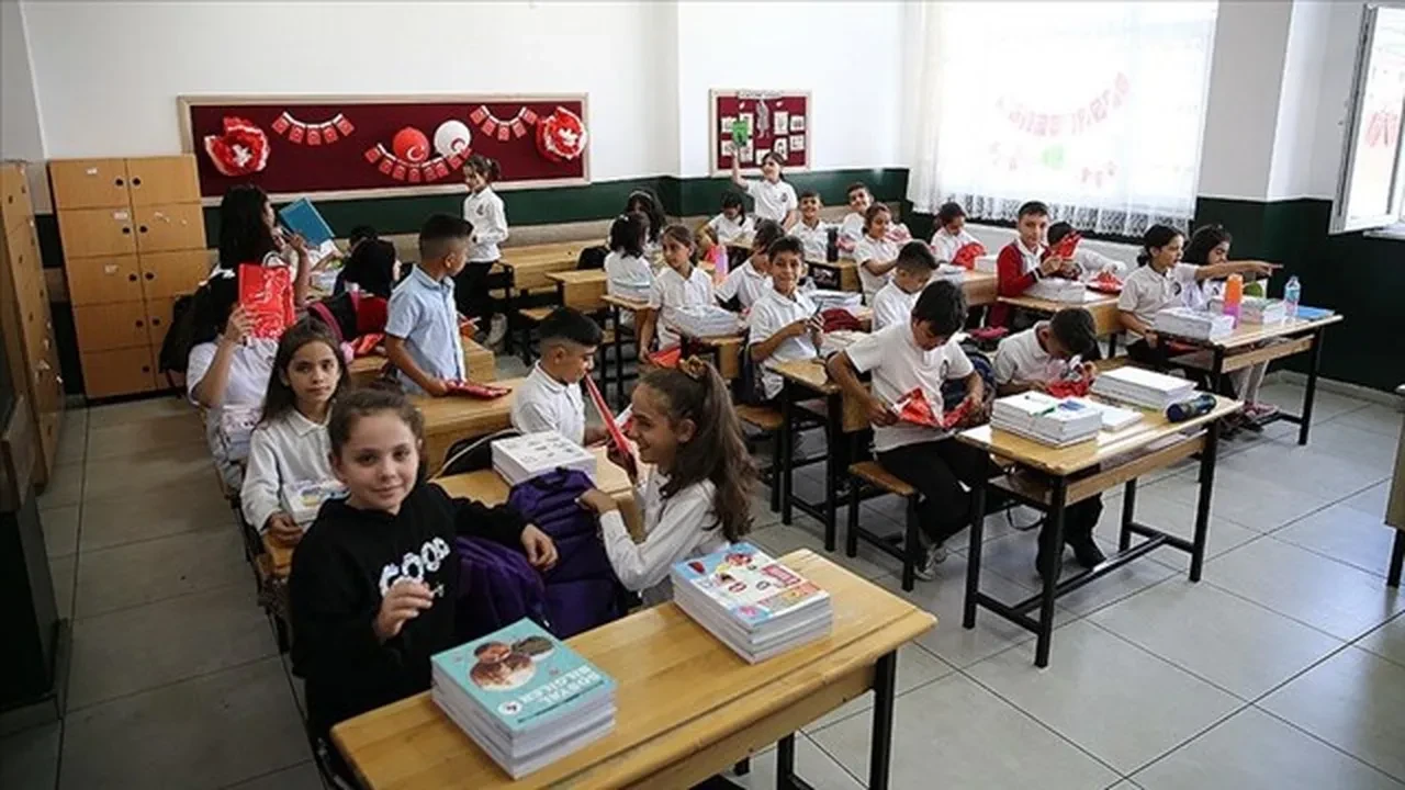 ara-tatil-kalkti-mi-bu-donem-yapilacak-mi-meb-2026-2027-ara-tatil-tarihi-ne-zaman-kal-3359253-202609141159-2.webp