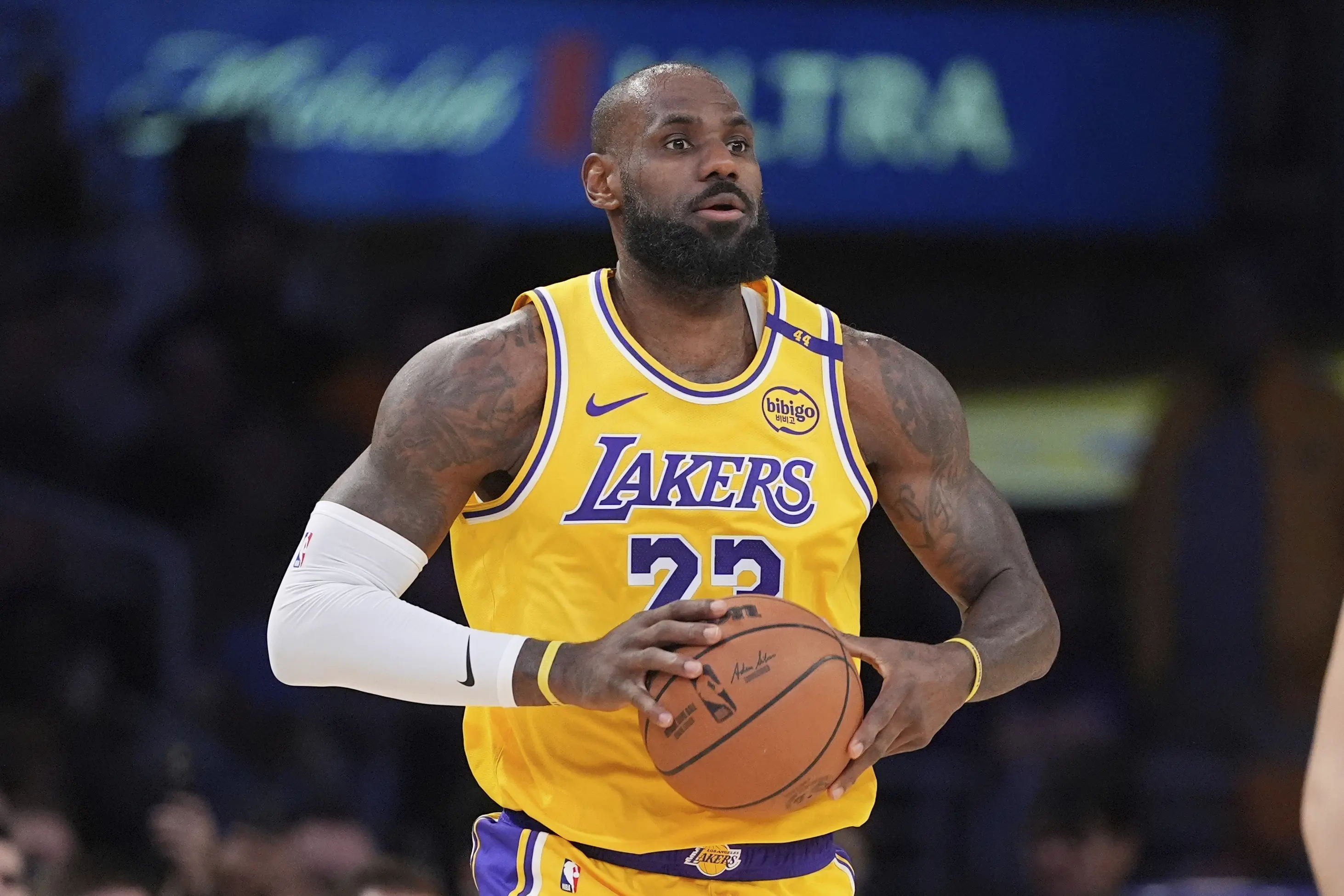 lebron2.webp