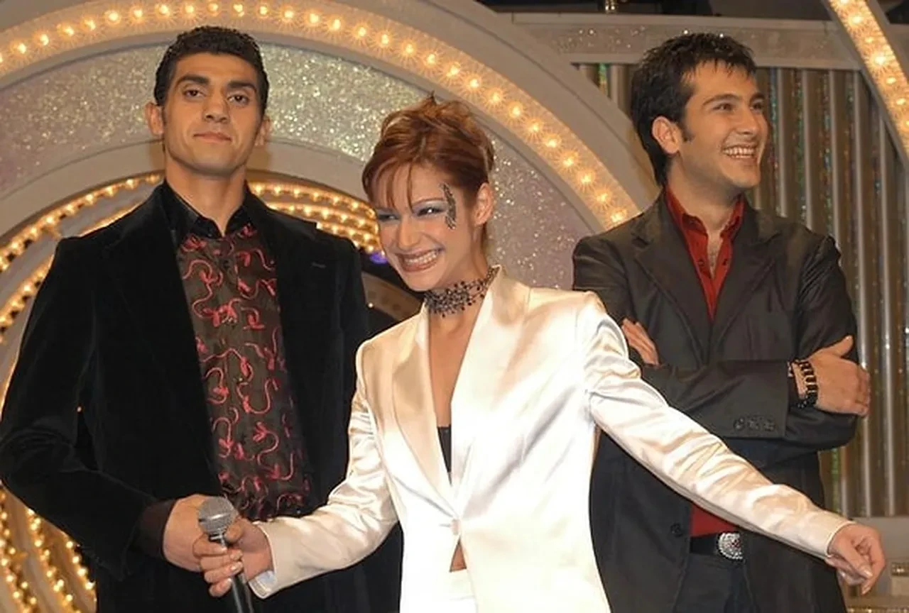popstar-abidinin-yillar-sonra-sectigi-meslek-sasirtti-sohreti-geride-birakip-bambaska-3362865-202610021055-7.webp