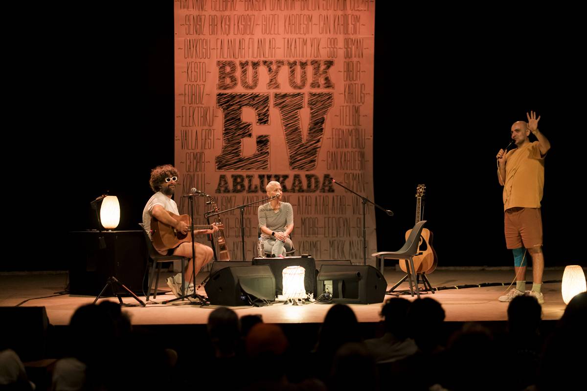 muammer-karaca-tiyatro-bayrami-ne-zaman-ucretsiz-mi-12.jpg