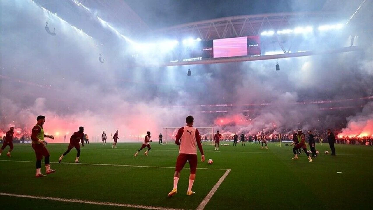 galatasaray-rams-parkta-govde-gosterisi-40-bin-taraftar-onunde-idman.webp