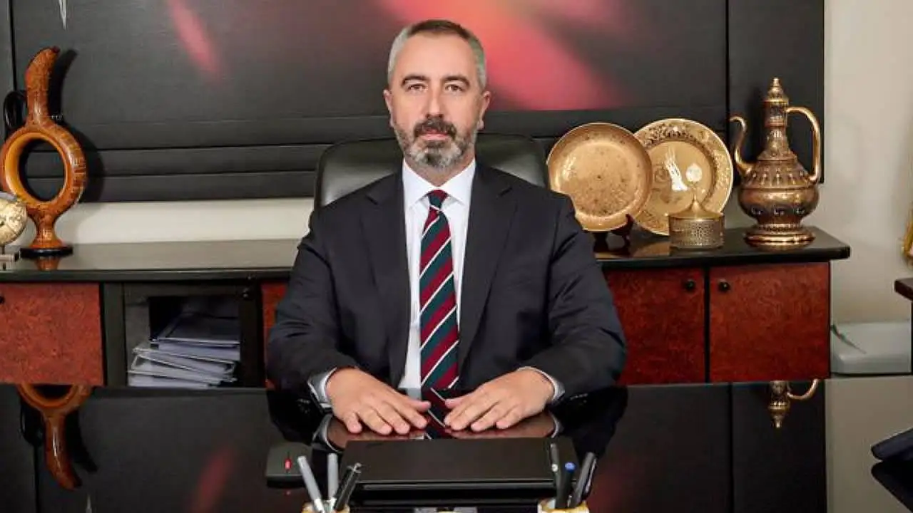 bekir-bayrakdar-kimdir-hazine-1792102855-zl3ia2.webp