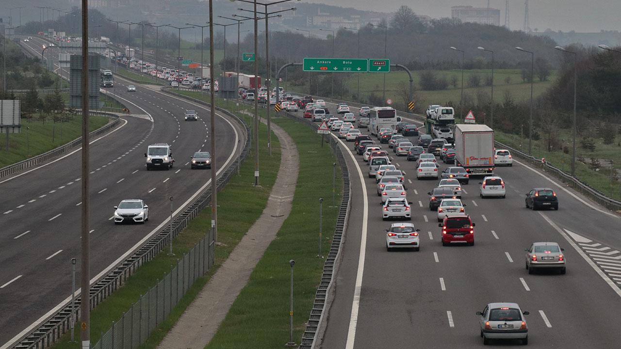 anadolu-otoyolu-trafik-bolu-duzce-aa-1826309.jpg